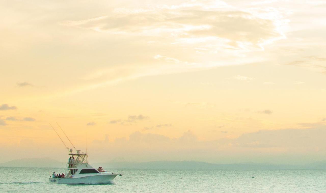 Отель Royal Belize Thatch Caye Экстерьер фото