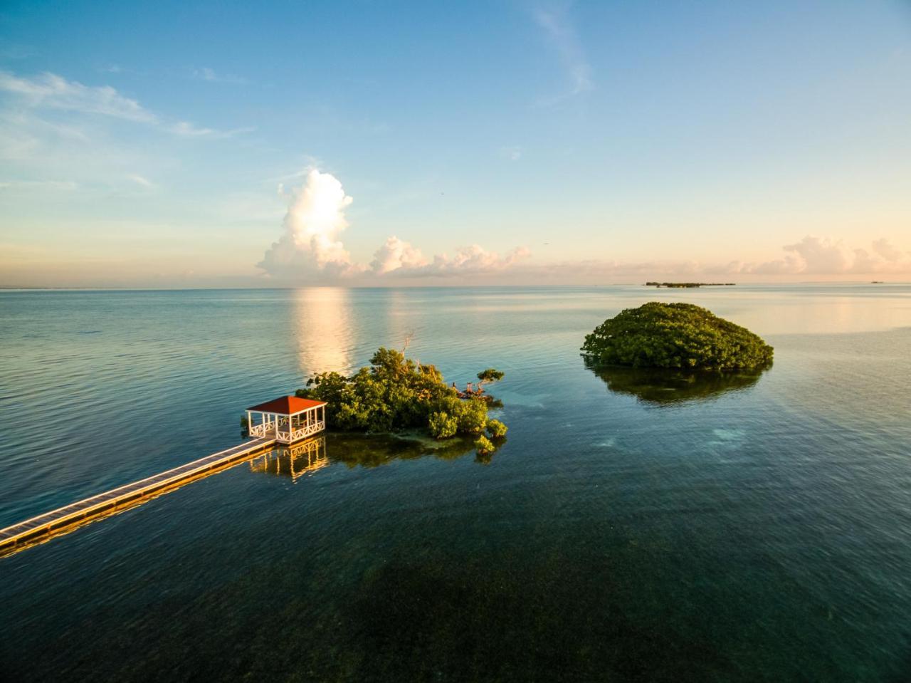 Отель Royal Belize Thatch Caye Экстерьер фото