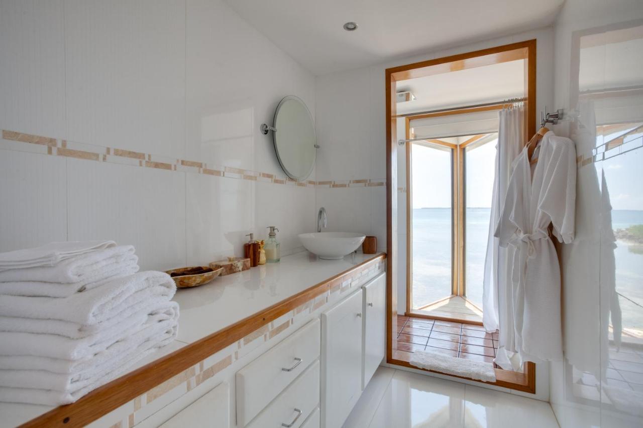 Отель Royal Belize Thatch Caye Экстерьер фото
