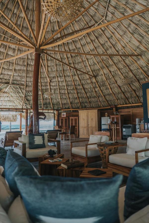 Отель Royal Belize Thatch Caye Экстерьер фото