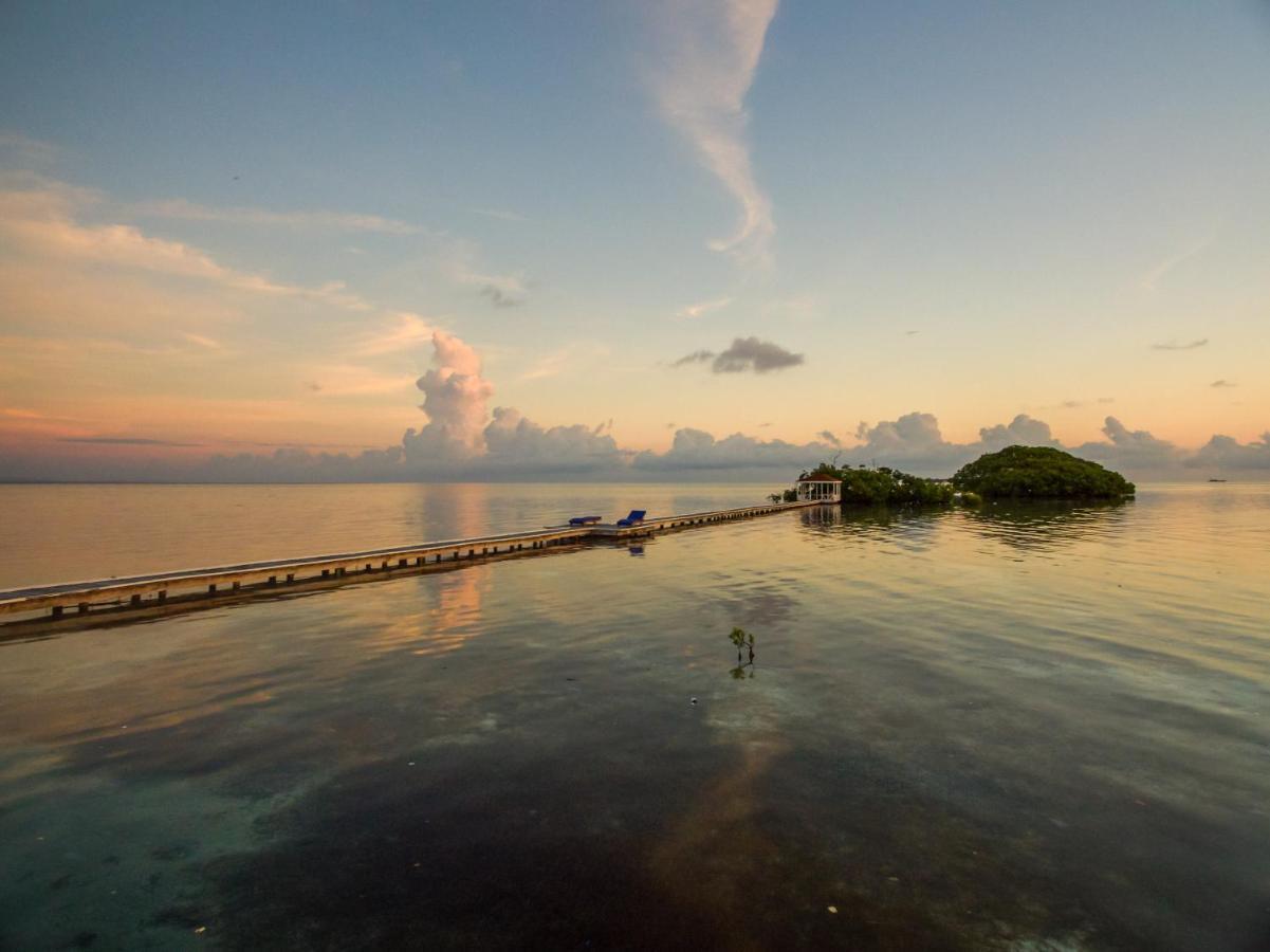 Отель Royal Belize Thatch Caye Экстерьер фото